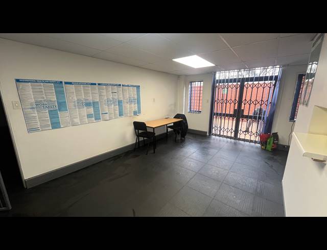 1,040M² WAREHOUSE TO LET IN SPARTAN